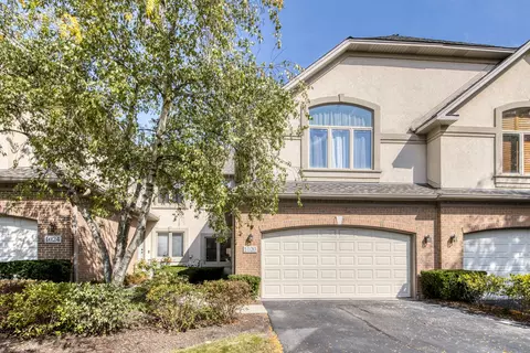 1020 W Sutton Ct, Palatine, IL 60067