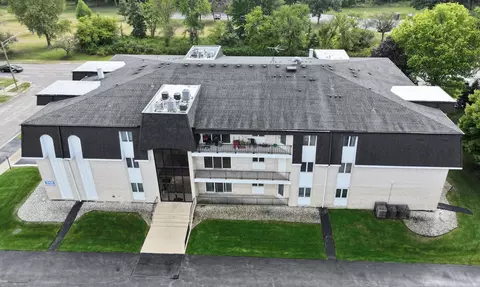 18560 Escanaba Ave #211, Lansing, IL 60438
