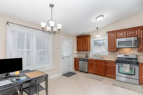 Kitchen - 1840 Nimitz Dr, Des Plaines, IL 60018 photo 1 of 2