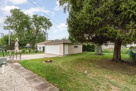 Exterior - 1840 Nimitz Dr, Des Plaines, IL 60018 photo 3 of 3