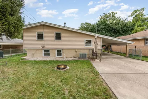Exterior - 1840 Nimitz Dr, Des Plaines, IL 60018 photo 2 of 3