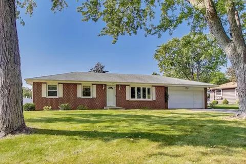 1031 Lindenwood Dr, Aurora, IL 60506