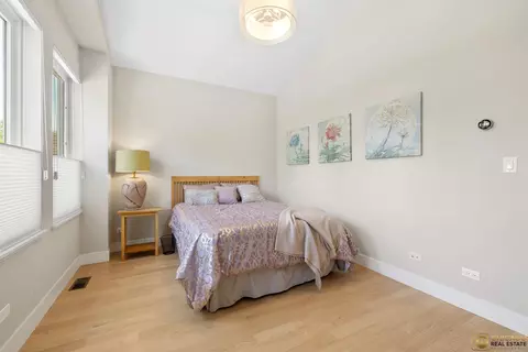 Bedroom - 929 W 33rd Pl, Chicago, IL 60608 photo 4 of 5