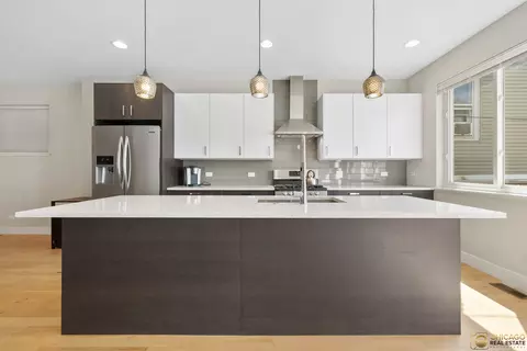 Kitchen - 929 W 33rd Pl, Chicago, IL 60608 photo 1 of 3