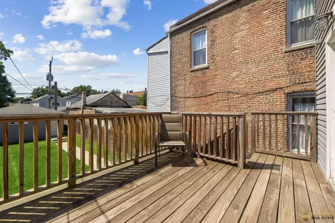 Exterior - 929 W 33rd Pl, Chicago, IL 60608 photo 2 of 4