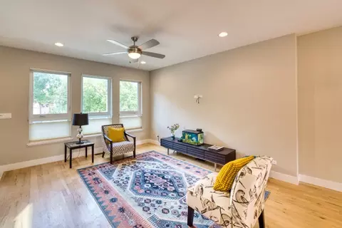 Living - 929 W 33rd Pl, Chicago, IL 60608 photo 2 of 4