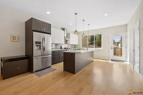 Kitchen - 929 W 33rd Pl, Chicago, IL 60608 photo 3 of 3