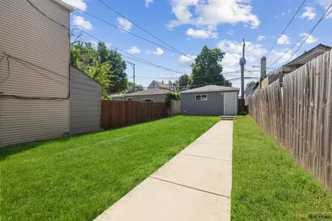 Exterior - 929 W 33rd Pl, Chicago, IL 60608 photo 4 of 4
