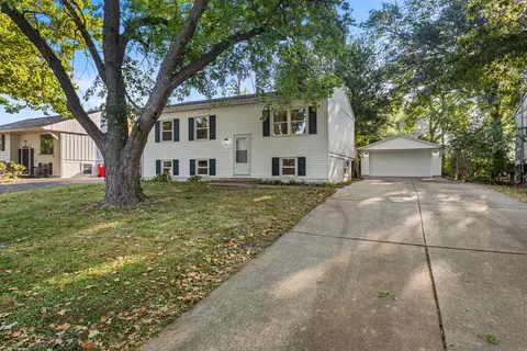 806 Scottsdale Dr, Champaign, IL 61821