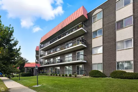 4840 Foster St #303, Skokie, IL 60077