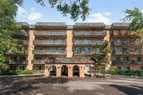 512 Redondo Dr #512, Downers Grove, IL 60516