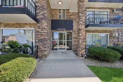 18205 Hart Dr #6A, Homewood, IL 60430