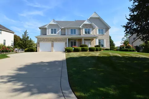 1475 Falcon Ln, Hoffman Estates, IL 60192