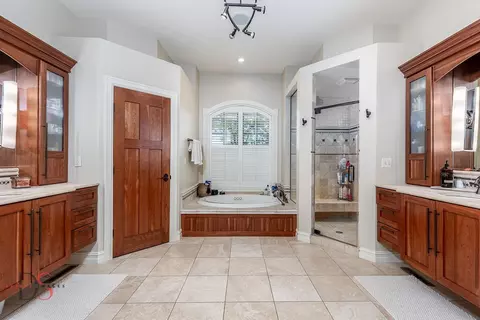 Bath - 2951 E 1489th Rd, Ottawa, IL 61350 photo 1 of 7