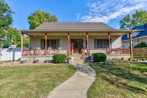 206 E Scott St, Tuscola, IL 61953