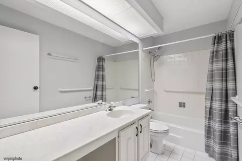 Bath - 945 E Kenilworth Ave #318, Palatine, IL 60074 photo 1 of 2