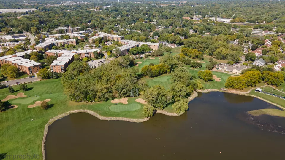 View/Area - 945 E Kenilworth Ave #318, Palatine, IL 60074 photo 3 of 6