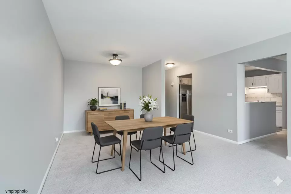Dining - 945 E Kenilworth Ave #318, Palatine, IL 60074 photo 1 of 1