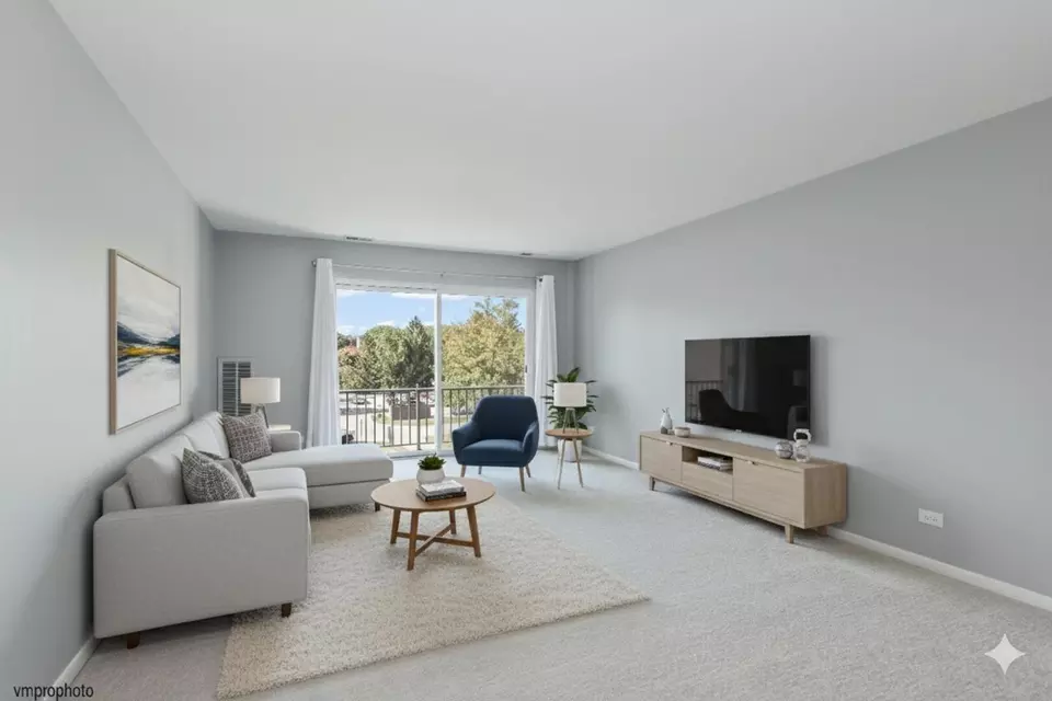 Living - 945 E Kenilworth Ave #318, Palatine, IL 60074 photo 2 of 2