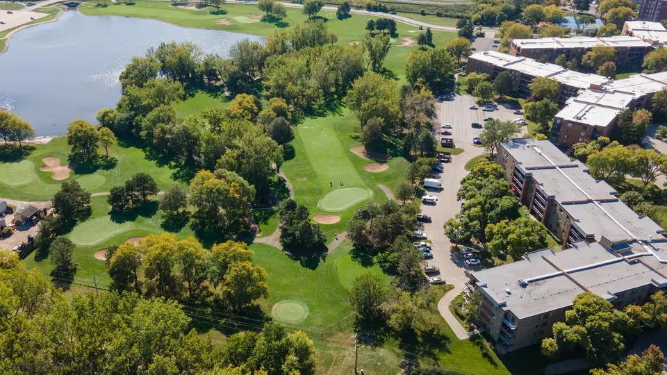 View/Area - 945 E Kenilworth Ave #318, Palatine, IL 60074 photo 2 of 6