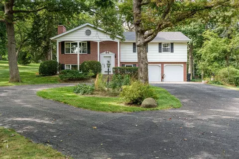 Exterior - 11752 Love Rd, Roscoe, IL 61073 photo 3 of 10