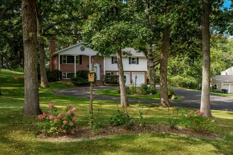 Exterior - 11752 Love Rd, Roscoe, IL 61073 photo 2 of 10