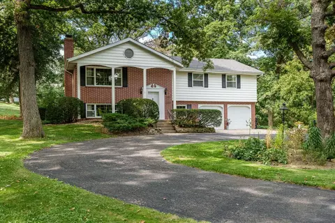11752 Love Rd, Roscoe, IL 61073