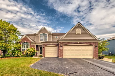 965 Carmen Rd, Sugar Grove, IL 60554