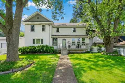 434 Lake Ave, Woodstock, IL 60098