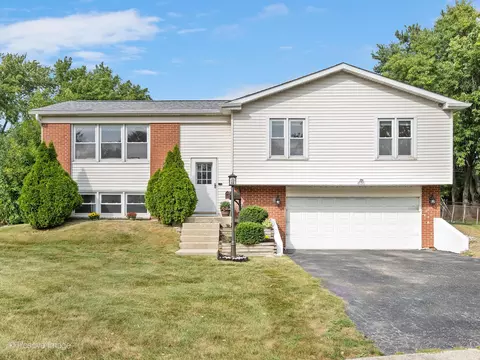 8136 Lindenwood Ln, Woodridge, IL 60517