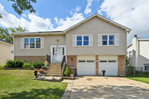 1890 Harvest Ln, Glendale Heights, IL 60139