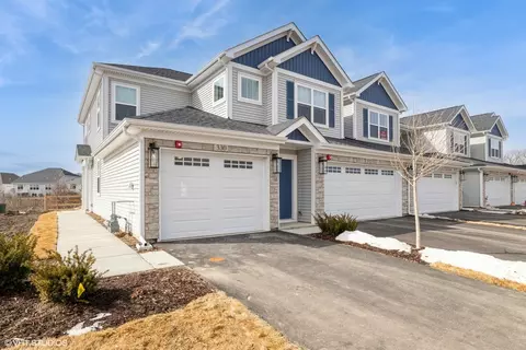 383 Masters Dr, Addison, IL 60101