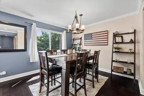 Dining - 425 Commanche Trl #425, Wheeling, IL 60090 photo 1 of 3