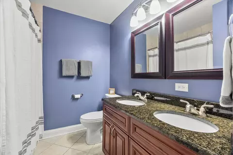 Bath - 425 Commanche Trl #425, Wheeling, IL 60090 photo 1 of 2