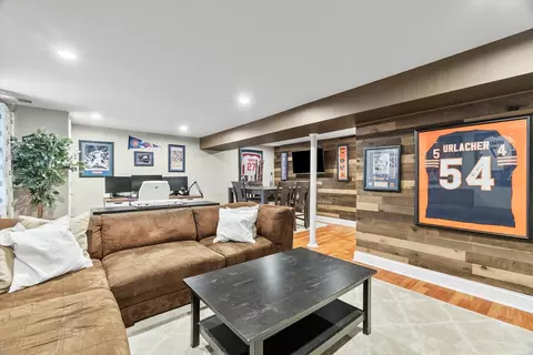 Living - 425 Commanche Trl #425, Wheeling, IL 60090 photo 3 of 3