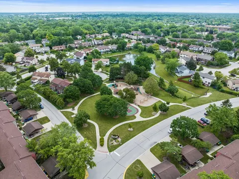 View/Area - 425 Commanche Trl #425, Wheeling, IL 60090 photo 2 of 2