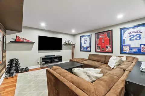 Living - 425 Commanche Trl #425, Wheeling, IL 60090 photo 2 of 3