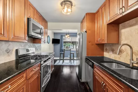 Kitchen - 425 Commanche Trl #425, Wheeling, IL 60090 photo 1 of 2