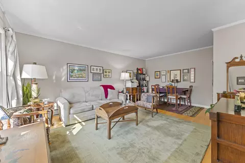 2135 Central St #3W, Evanston, IL 60201 photo 2