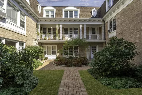 2135 Central St #3W, Evanston, IL 60201