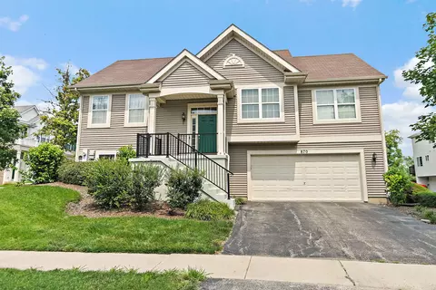 870 Clover Ln, Pingree Grove, IL 60140
