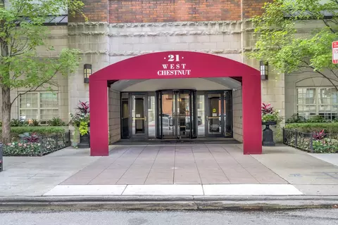 21 W Chestnut St #907, Chicago, IL 60610