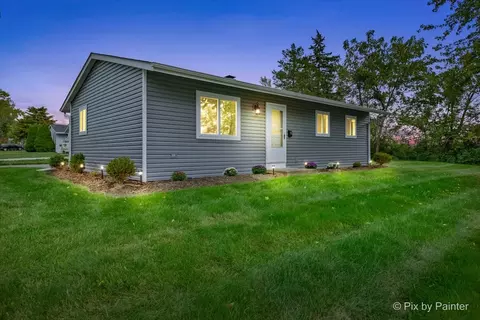 4 Austin Ave, Carpentersville, IL 60110