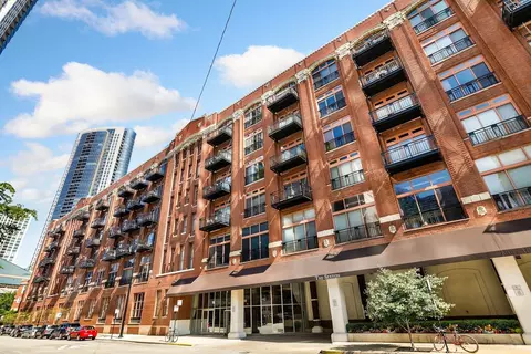360 W Illinois St #9D, Chicago, IL 60654