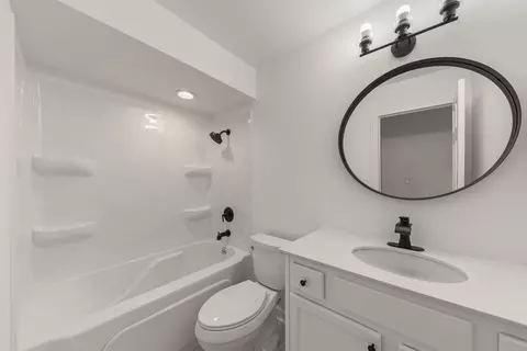 Bath - 24726 W Pleasant Ct, Plainfield, IL 60586 photo 2 of 2