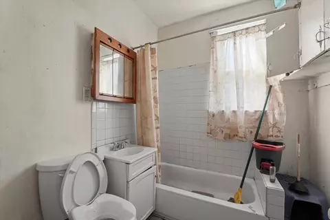 Bath - 1513 S Komensky Ave, Chicago, IL 60623 photo 2 of 2