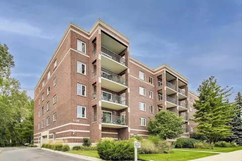 5320 N Lowell Ave #206, Chicago, IL 60630