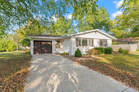 708 Jackson St, Monticello, IL 61856