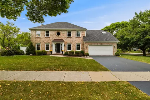717 Alexandria Dr, Naperville, IL 60565