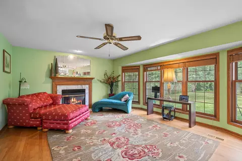 Living - 555 Basil Rd, Lake Bluff, IL 60044 photo 3 of 3